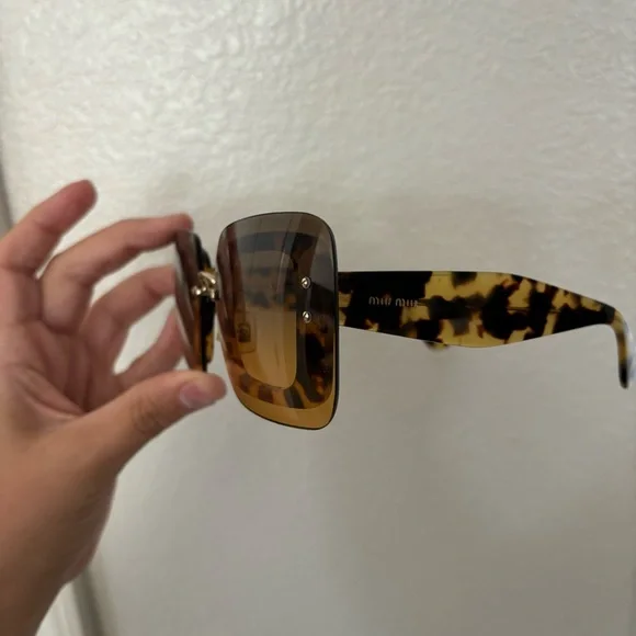 Brand new MiuMiu double layered tortoise print sunglasses with gold detailing - Picture 6 of 6